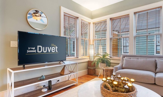 Westside Apartamento | Allora: Expansive Serenity, Stroll to Savory
