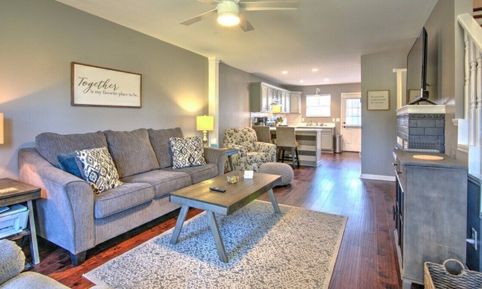 Johnson City Casa | Alluring oasis in the Pebble Creek Condominiums community, just a few steps away from ETSU.