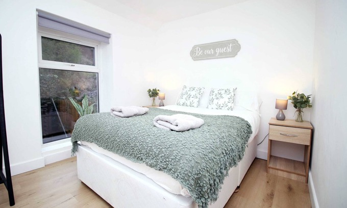 Pentre Casa | Alma Cottage Rhondda Valley by StayStaycations