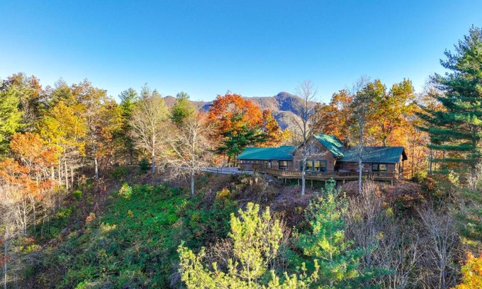 Almond Casa | Almond Vacation Rental with Mountain Views!