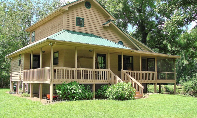 Murphy Cabina | Almost Heaven - A perfect riverfront getaway in Western NC