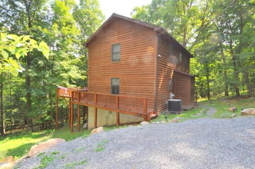 Berkeley Springs Casa | Almost Heaven - Grill, 2 King Beds, Wifi, Deck, Pool Access, Hiking, Wood Stove, Family Friendly