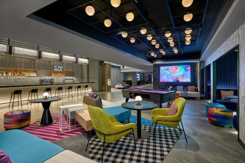 Nana Hotel | Aloft Bangkok - Sukhumvit 11