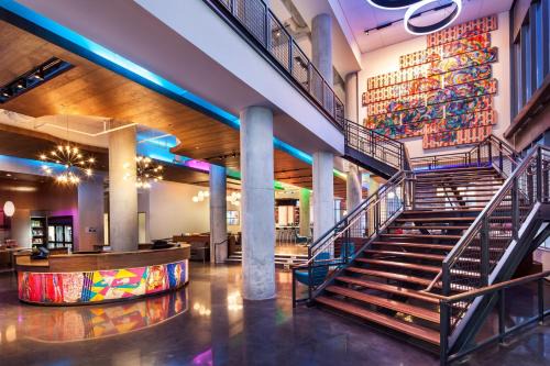 D Street - West Broadway Hotel | Aloft Boston Seaport District