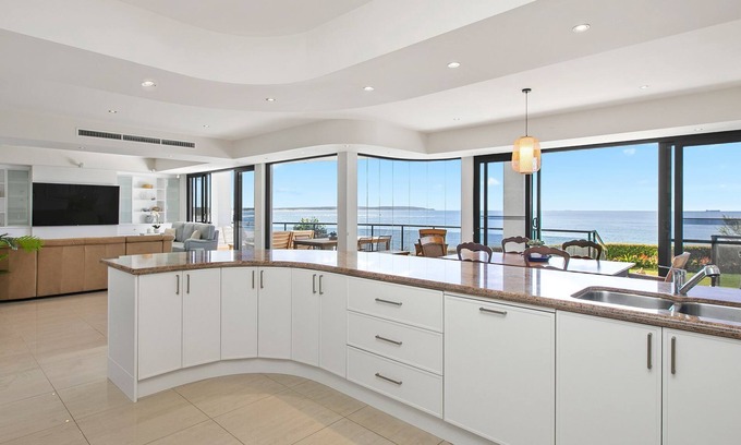 Noraville Casa | Aloha beachfront Beauty - 13 Elizabeth Dr