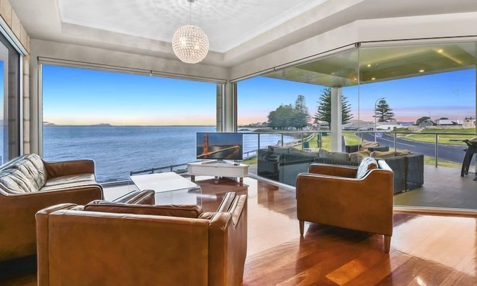 Waterhouse Casa | Aloha Beachfront Robe Central