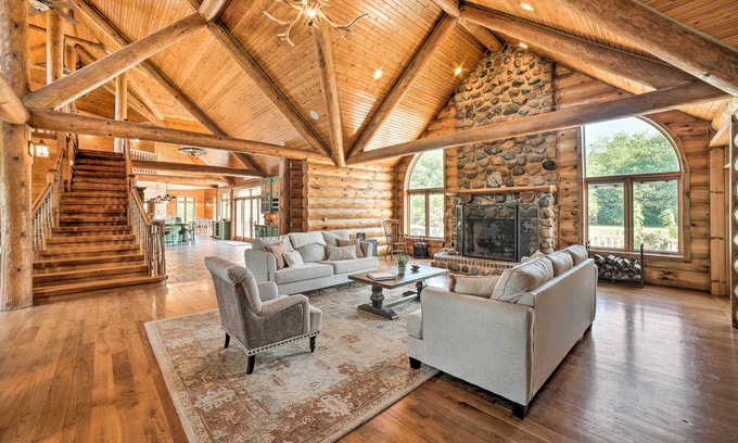 Grundy County Otro | Aloha Ranch 10,000 sq/ft, 40 acres, game room, theater, fishing pond, and more!