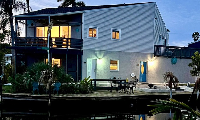 Bonita Shores Casa | Aloha Royal Palms! - Awesome private lodging on the water!