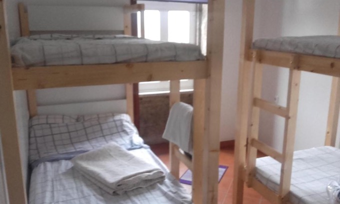 Linhares de Cima Casa | Alojamento Castro