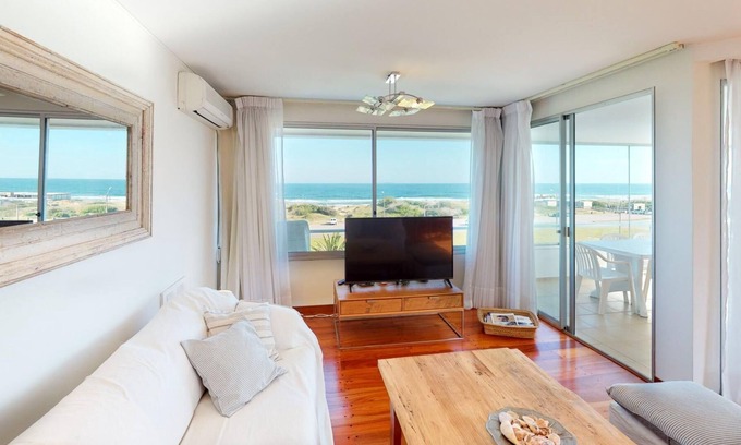 San Rafael Apartamento | Alojamiento en Esturión, frente a playa Brava