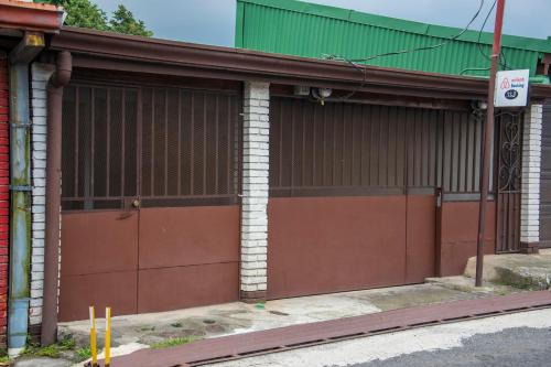 Villa Bonita Apartamento | Alojamiento entero 1 km Juan Santamaría Airport