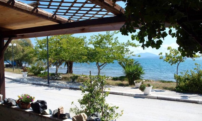 Nea Anchialos Casa | Alonaki Seafront Cottage