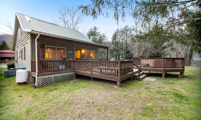 Cullowhee Casa | Along the River Cottage