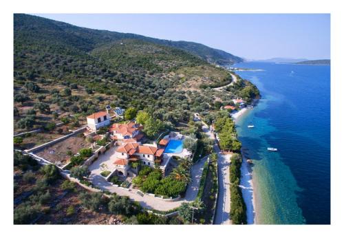Nimfea Apartamento | Alonissos beach villa 5 steps away from the sea