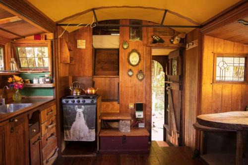 Upper Takaka Otro | Alpacas Off Grid - House Truck