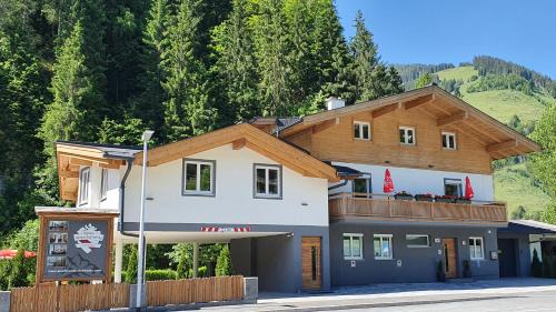 Viehhofen Apartamento | Alpen Appartements Viehhofen near Saalbach & Zell am See - incl Sommercard