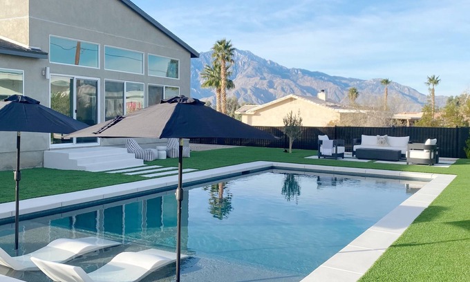 B-Bar-H Ranch Casa | Alpenglow House | Mid Century Sanctuary North of Palm Springs 🌵