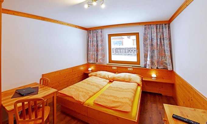 Bad Gastein Cabaña | Alpenpension GASTEIN - Habitación familiar, ducha, inodoro, balcón