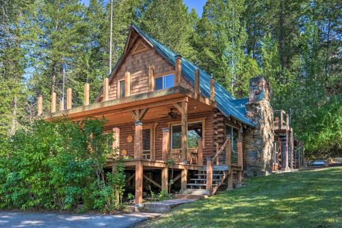 Alpine Casa | Alpine Adventures Cozy Log Cabin with Deck and Views!