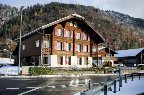 Martisberg Apartamento | Alpine chalet apt w/parking and porch