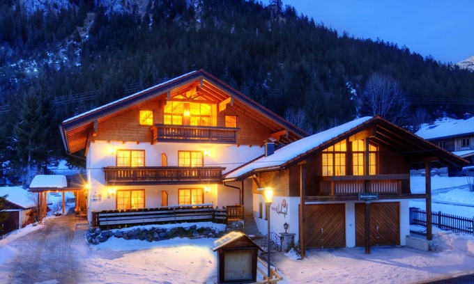 Hinterstein Apartamento | Alpine Chalet "Herzog Max" - Pension Hochvogel