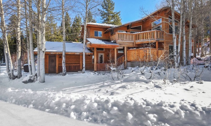 Alpine Meadows Casa | Alpine Chalet – Nature Lovers Rejoice! Chic 4 BDR