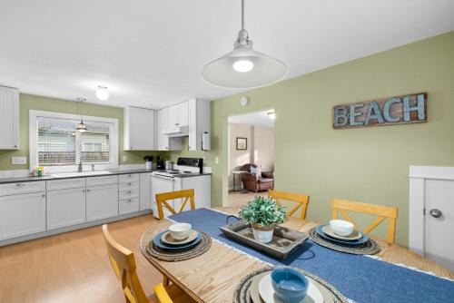 Rockaway Beach Casa | Alpine Coast Cottage - Meredith Lodging