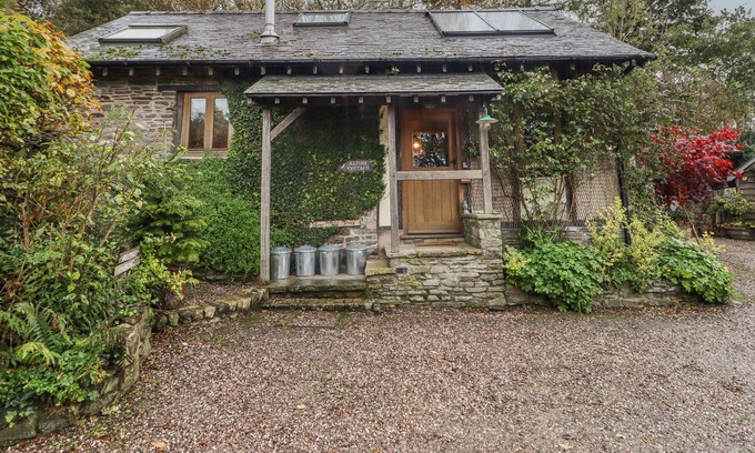 Newcastle-on-Clun Cabaña | ALPINE COTTAGE, pet friendly, character holiday cottage in Beguildy