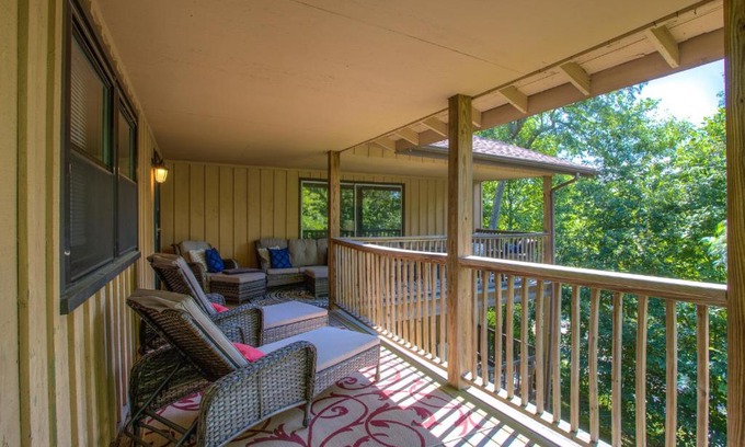 Blowing Rock Casa | Alpine Cottage Walking distance to App Ski cottage