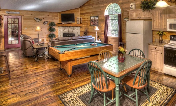 Sautee Nacoochee Cabina | Alpine Escape | 2BR Cabin with Screened in Porch, Outdoor Fireplace and Hot Tub