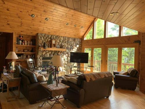 Lac du Flambeau Casa | Alpine Haus - Large Recreational and Fishing Lake