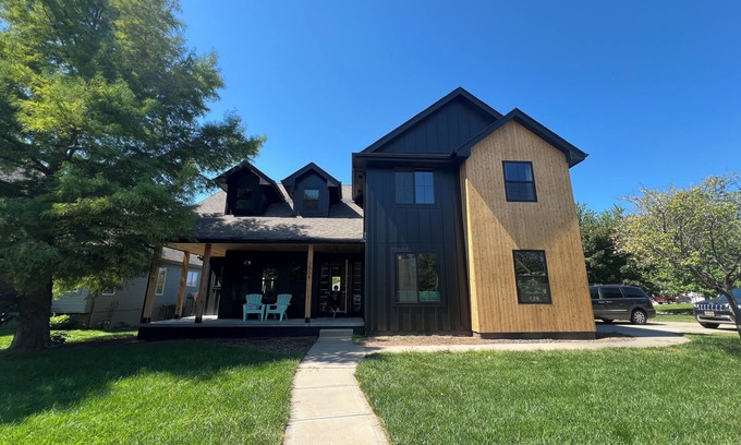 West Omaha Casa | Alpine Inspired 4 Bedroom Home! 5 Beds