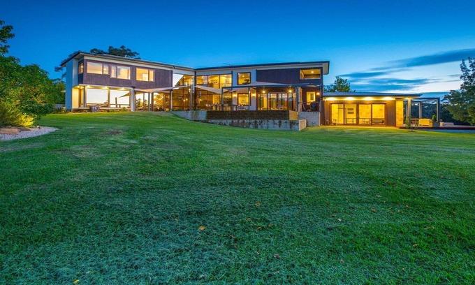 Alpine Casa | ALPINE LODGE, Alpine, Southern Highlands - 4pm Check Out Sundays!