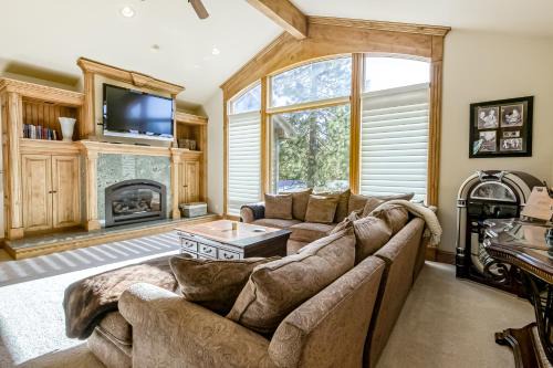 Round Hill Village Casa | Alpine Luxury