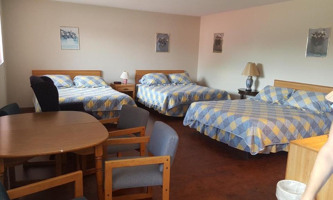 Wisconsin Dells Hotel | Alpine Motel in heart of Wisconsin Dells downtown.