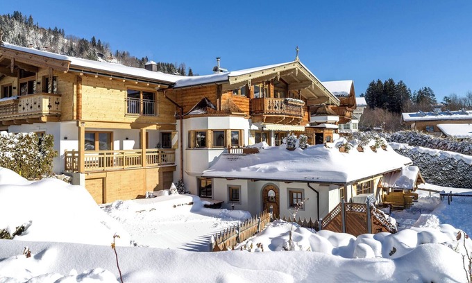 Kitzbuehel Casa | Alpine Retreat in Kirchberg, Tirol - Private Pool & Sauna