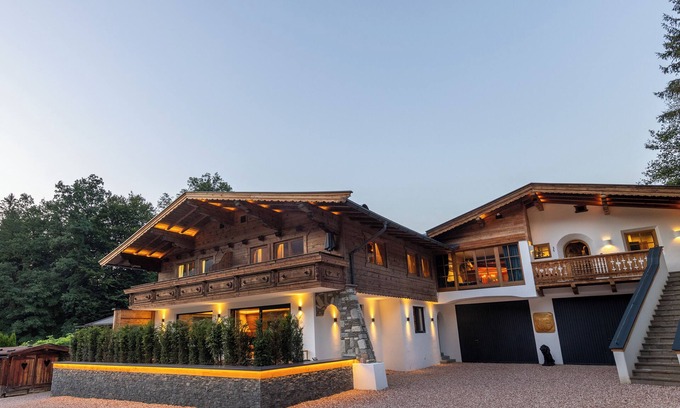 Kitzbuehel Apartamento | Alpine retreat: mountain magic in Kitzbühel