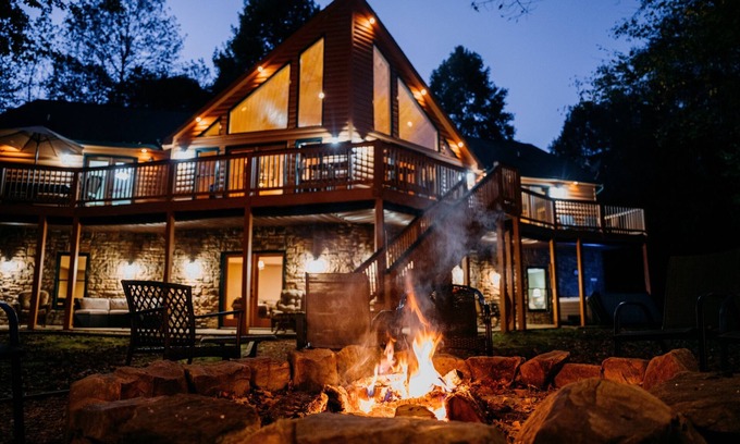 Sautee Nacoochee Cabina | Alpine River Escape - Secluded Chattahoochee Riverfront Luxury Log Cabin 5BR 4BA