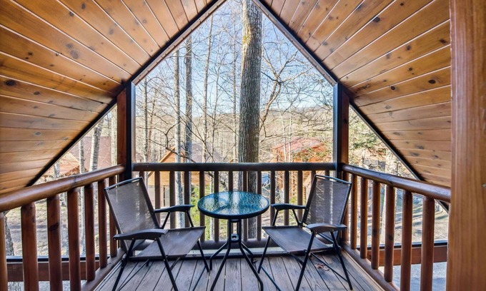 White Oak Lodge Cabina | Alpine Spirit - Smoky Mountain Family Fun!