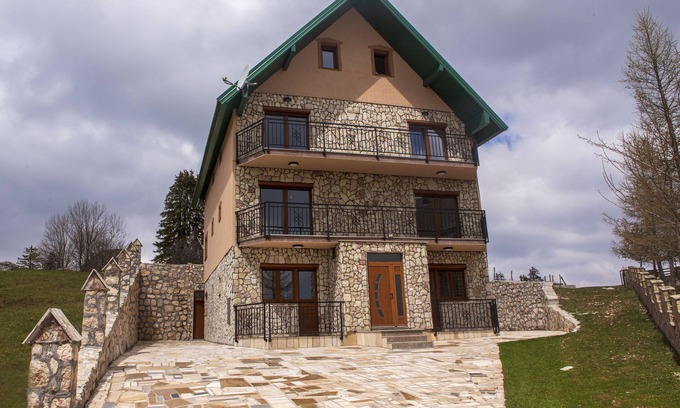 Zabljak Apartamento | Alpine Studio Escapes in Zabljak