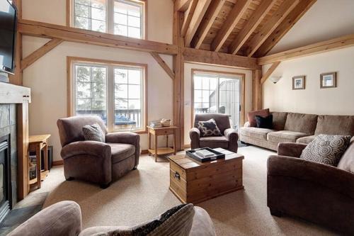 Big White Ski Resort Chalet De Esquí | Alpine Timber Luxury Chalet w/Hot Tub