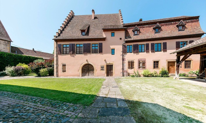 Rouffach Casa | Alsace: 8-persons gite in listed former presbytery