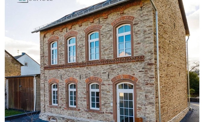 Bad Bertrich Apartamento | Old School Kennfus - 4-bed apartment shower/toilet for up to 6 people.