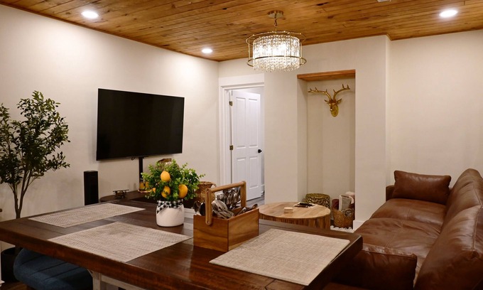 Madison Casa | Alterra:Slees 8,Steps to Main St,Serene