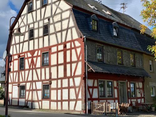 Mittelstrimmig Complejo | Altes Zehnthaus Geierlay