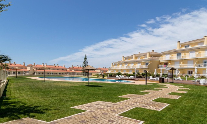 Ericeira Apartamento | Altido Stunning Ericeira Flat W/2 Shared Pools & Gym