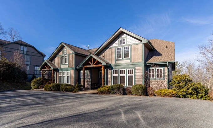 Seven Devils Condominio | ¡Descubre la relajación en Altitude Adjustment an Echota on the Ridge Townhome!
