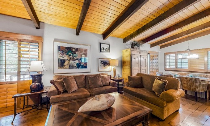 Knollwood Casa | Altitude Haus