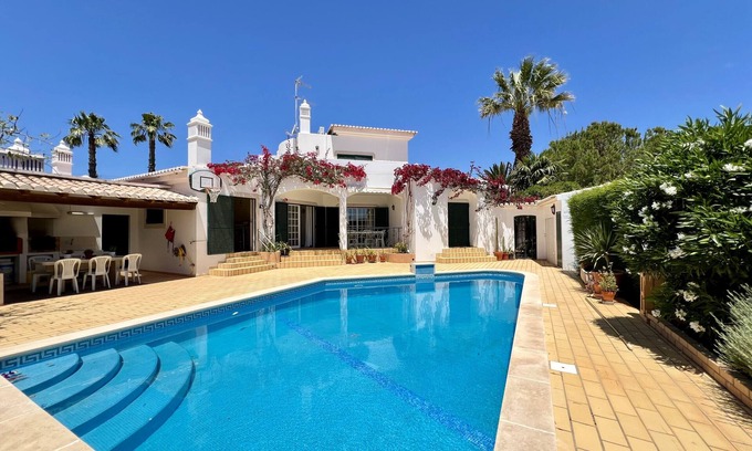 Alcalar Villa | ALVOR TRADITIONAL VILLA WITH POOL by HOMING