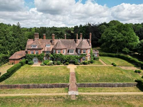 Alderbury Casa | Alward House by Group Retreats